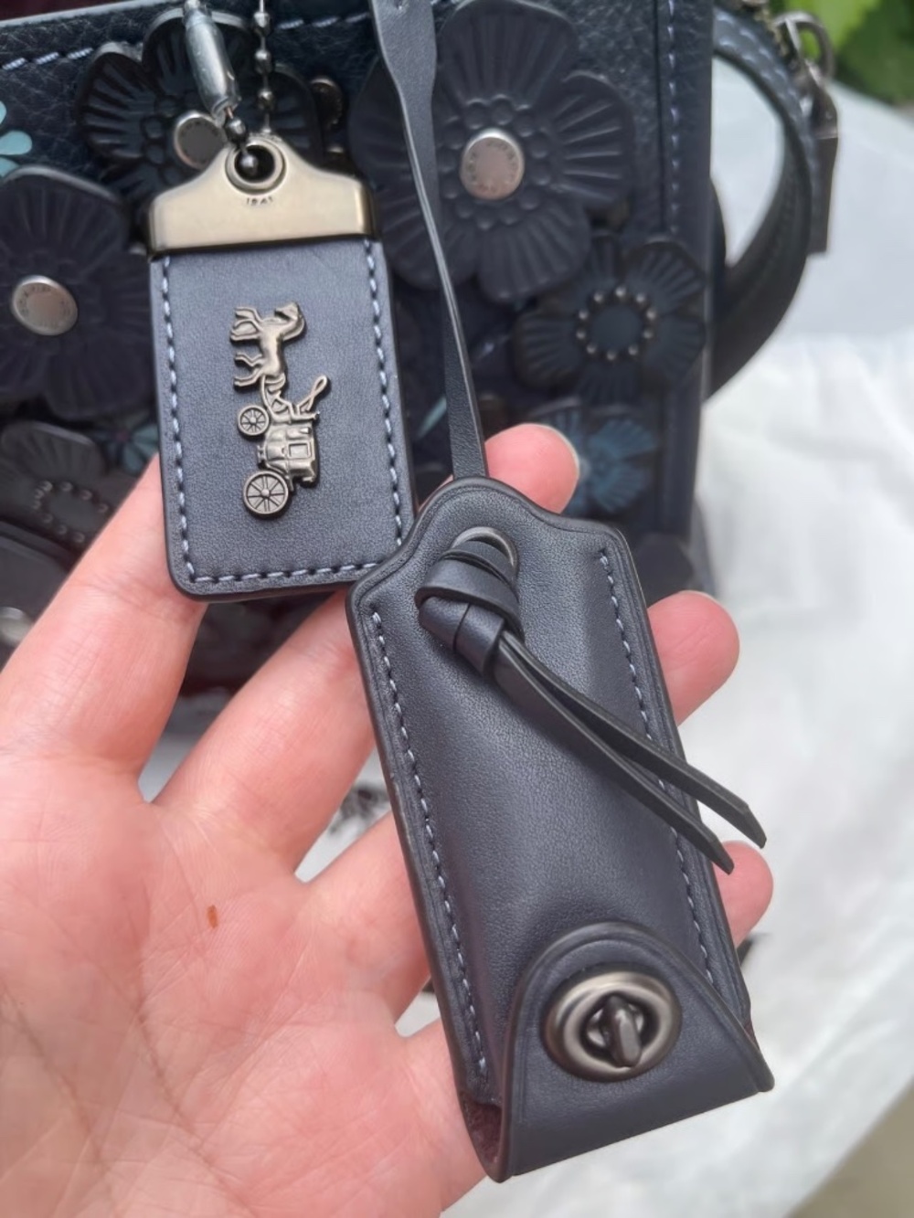 Coach Rogue 25 Tea Rose HTF Color - Midnight Navy - Incl. Scarf and Flower Charm - Picture 8 of 15